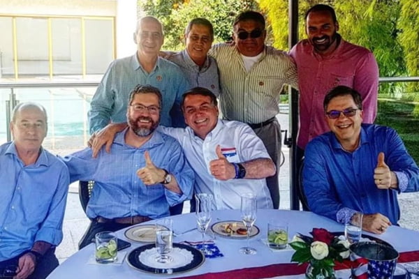Bolsonaro almoça com embaixador americano e ministros