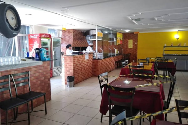 Restaurantes no Setor Comercial Sul estão vazios após retorno, na pandemia do coronavírus