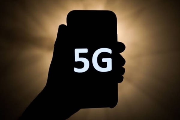 celular com a logo 5G