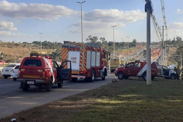 DF: cinco veículos se envolvem em acidente e deixam rastro de óleo na Epia