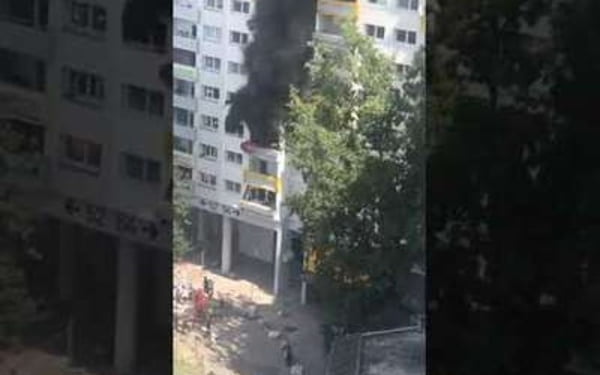Crianças pulam do prédio para correr de incêndio