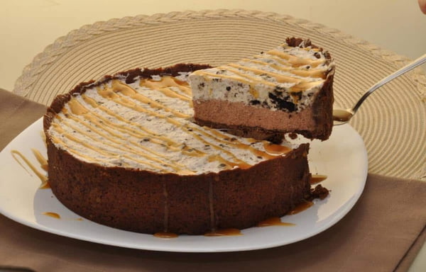 torta-cremosa-de-negresco-e-caramelo-51416-1024×655