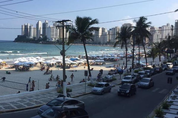 Praia em Guarujá, litoral de São Paulo