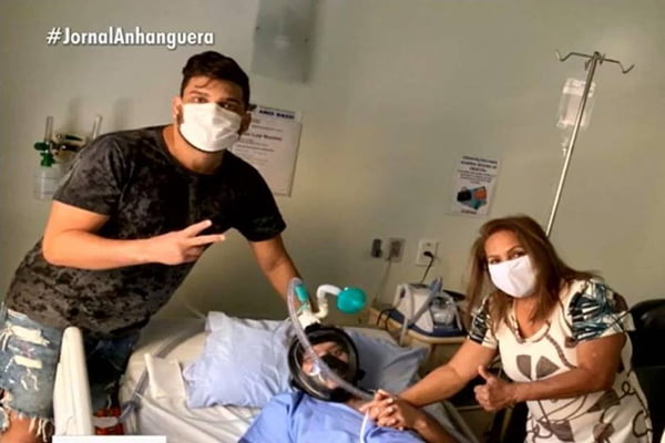 Cauan, do Cleber, Shirlei Máximo e João Luiz Máximo no hospital