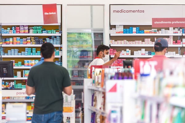 Procon notifica farmácias por venda de álcool em gel caro