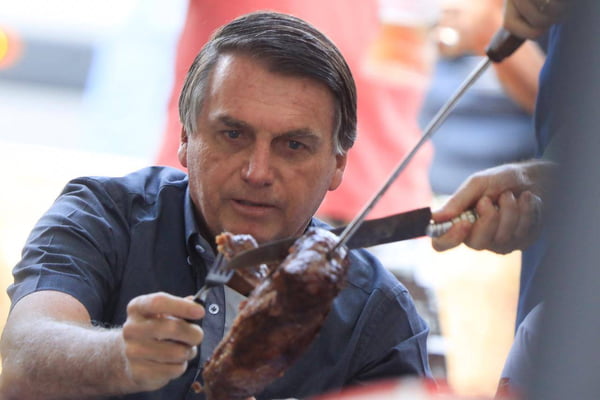 Bolsonaro come churrasco em dia homenagem gaucho