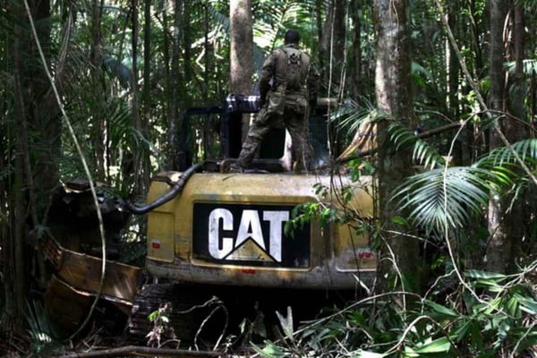 Operação destrói 20 máquinas usadas em áreas de garimpo ilegal em terra indígena no Pará