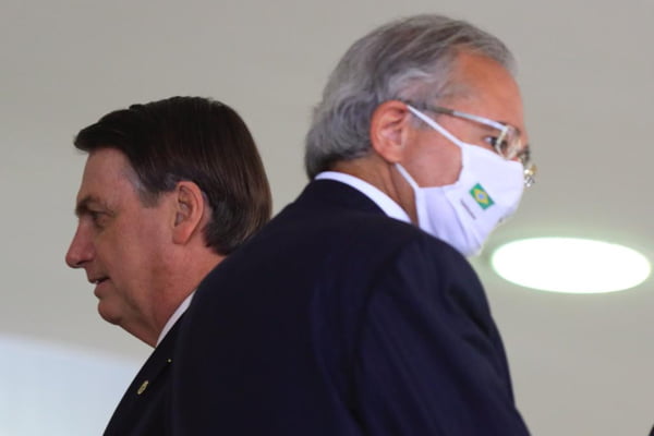 Bolsonaro sanciona maior pena, de até cinco anos, por maus-tratos a animais
