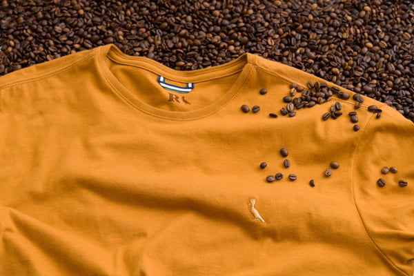 Camiseta feita com fios de café