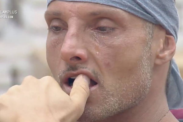 Juliano Ceglia chorando em A Fazenda12