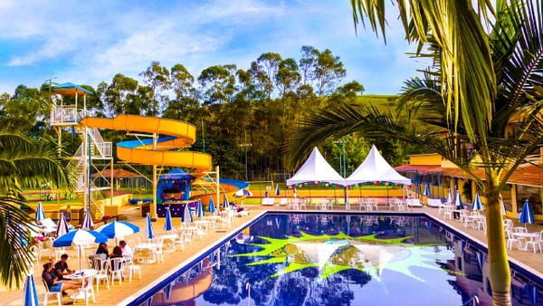 Resorts com tudo incluso oferecem diárias para famílias a partir de R$237