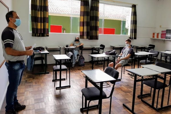 Governo de SC reintegra 3,2 mil alunos às salas de aula