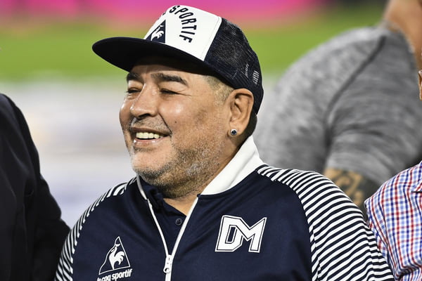 Maradona sorrindo