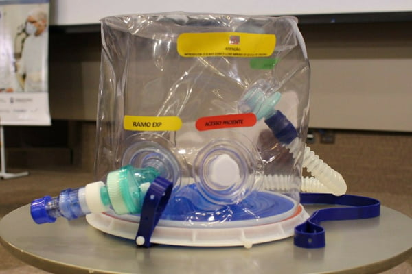 capacete facilita respiração de pacientes com coronavírus