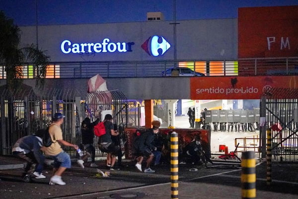 Carrefour onde João Beto foi morto reabre as portas nesta segunda-feira