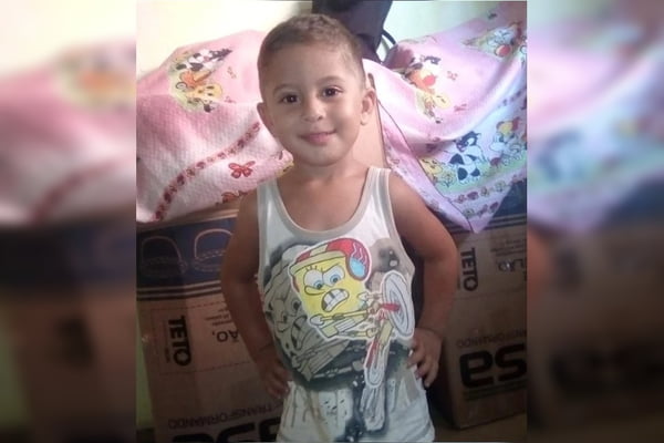 Menino de 4 anos morre após chegar ao hospital com hematomas em Minas