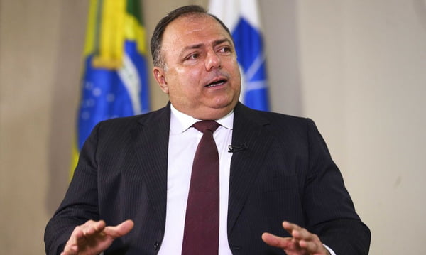 Pazuello só assinou 3 documentos em 10 meses no Planalto de Bolsonaro