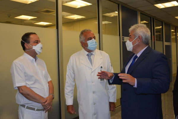 Pesquisa de spray nasal contra Covid-19 é apresentada ao ministro da Ciência