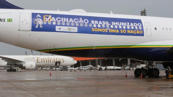 aviao-da-azul-recebeu-adesivo-da-campanha-de-vacinacao-no-brasil-1610737296293_v2_900x506
