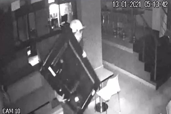 Homem é preso por suspeita de furtar televisão de restaurante no DF