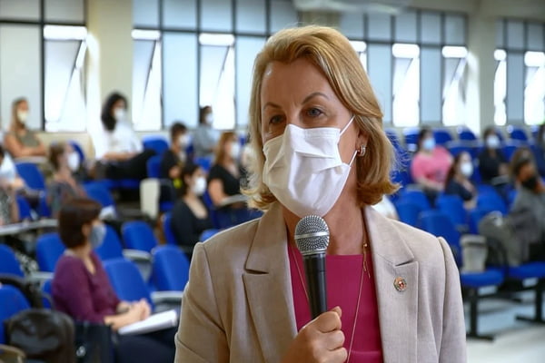 Curitiba precisa de 60% de imunização para deixar máscaras, diz secretária