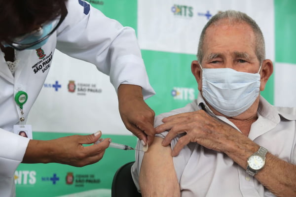 vacinação de idosos acima de 90 anos em SP6