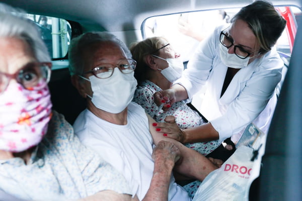 vacinação de idosos em goiânia, drive-thru