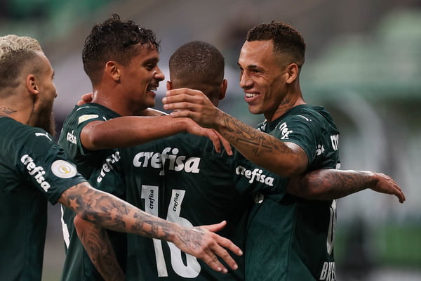 Breno Lopes comemora gol no Palmeiras