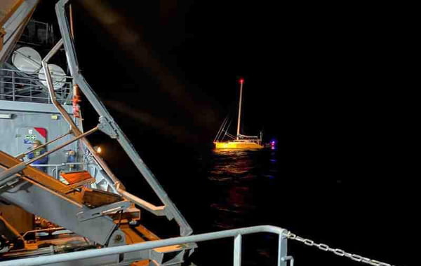embarcação carregada com cocaína foi apreendida, na noite desse domingo (14/2), a cerca de 270 quilômetros da costa de Recife (PE), em águas jurisdicionais brasileiras