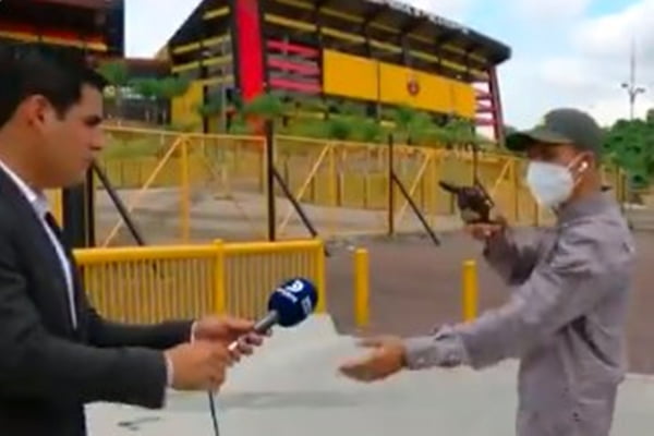 Assalto a repórter no Equador