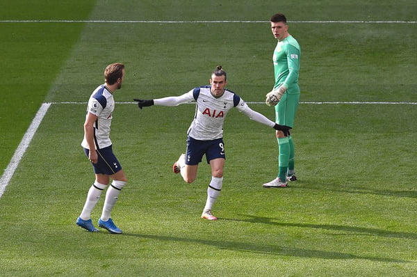 Gareth Bale comemora gol pelo Tottenham