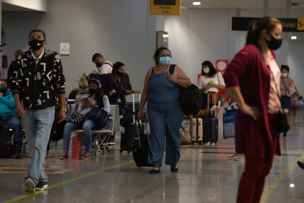 Passageiros no Aeroporto Internacional Manaus (AM) Eduardo Gomes, em meio à pandemia de Covid-19