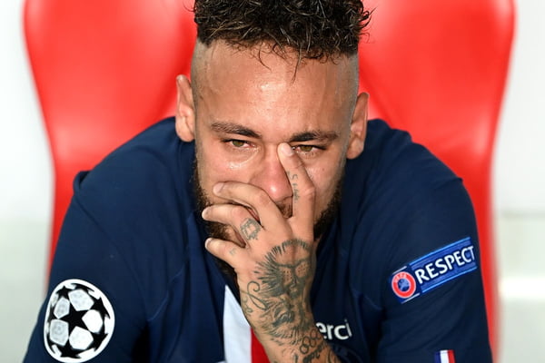 Neymar chorando