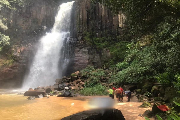 Casal morre no Paraná após cair de altura de 40 metros em cachoeira