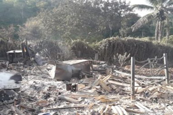 Vídeo família tem casa destruída na Bahia após celular explodir