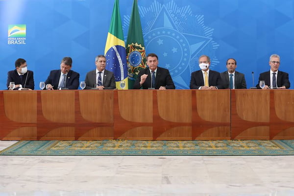 Bolsonaro e ministros no Palácio do Planalto