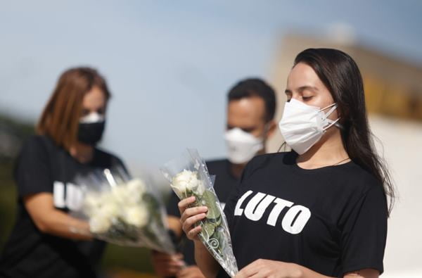 Cortejo fúnebre organizado pelo Conselho de Saúde do DF em protesto pelas mais de 300 mil mortes por Covid-19 no Brasil