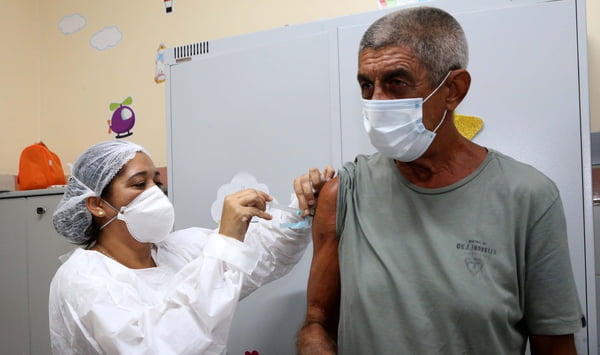 Fagner vacinado em Fortaleza