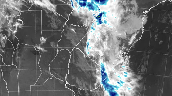 Previsão do tempo: chuva avança no sul do Brasil com frente fria