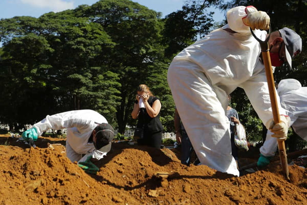 Cidade de São Paulo tem aumento de 63% de enterros no mês de março–4