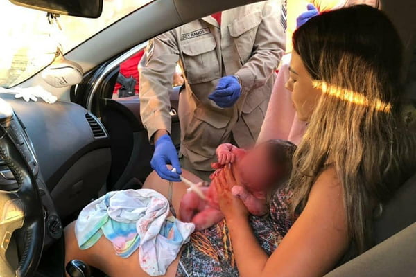 mãe dá à luz dentro do carro em goiás, quando tentava chegar ao hospital