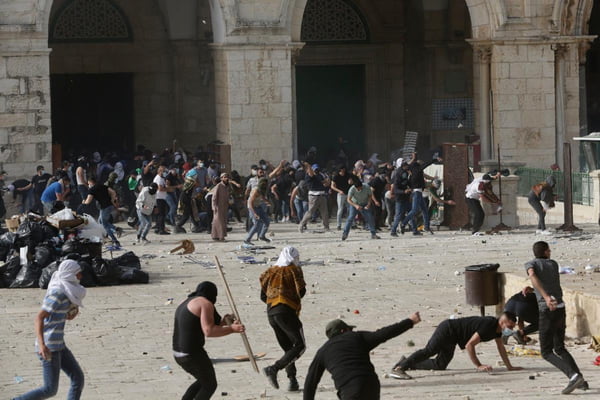 Pelo menos 300 palestinos ficaram feridos nos confrontos