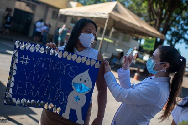 Vacinação de professores no Guará
