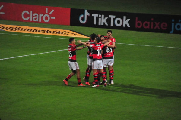 Flamengo vence o Coritiba