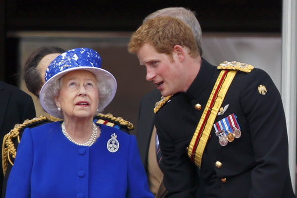 Rainha Elizabeth II e príncipe Harry