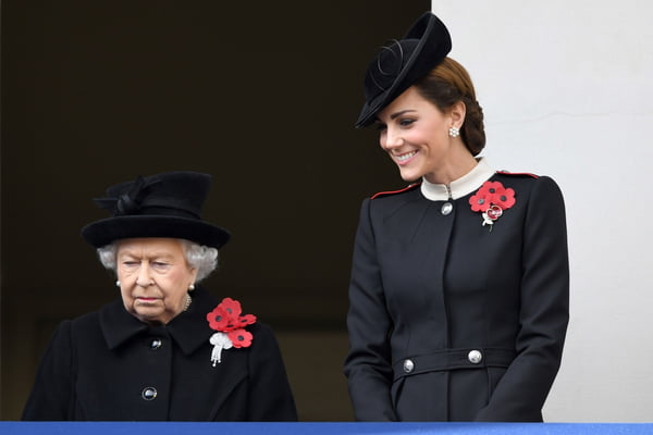 Rainha Elizabeth II e Kate Middleton