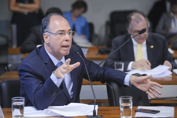 Relatório confirma Auxílio Brasil de R$ 600 e voucher a caminhoneiros