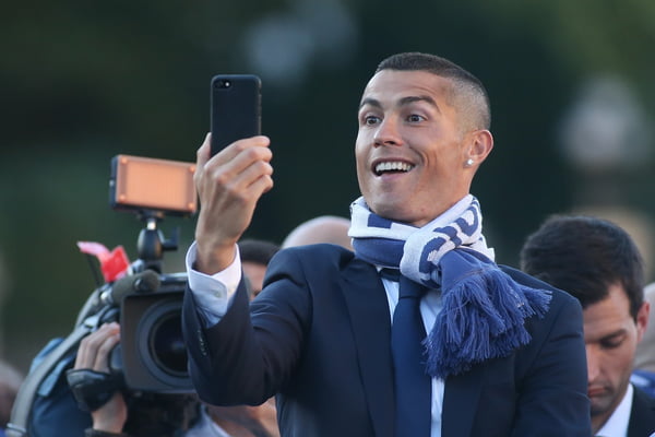 Cristiano Ronaldo celular selfie