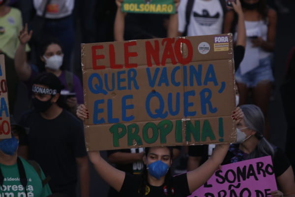 Manifestantes ocupam a Esplanada dos Ministérios neste dia 3 de julho para pedir o impeachment de Jair Bolsonaro