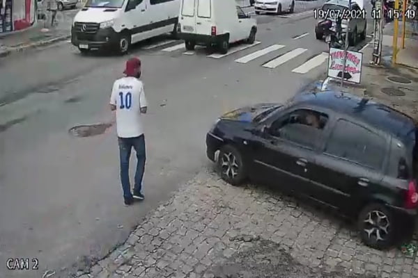 Vídeo câmeras flagram ação de assaltante em depósito de bebidas